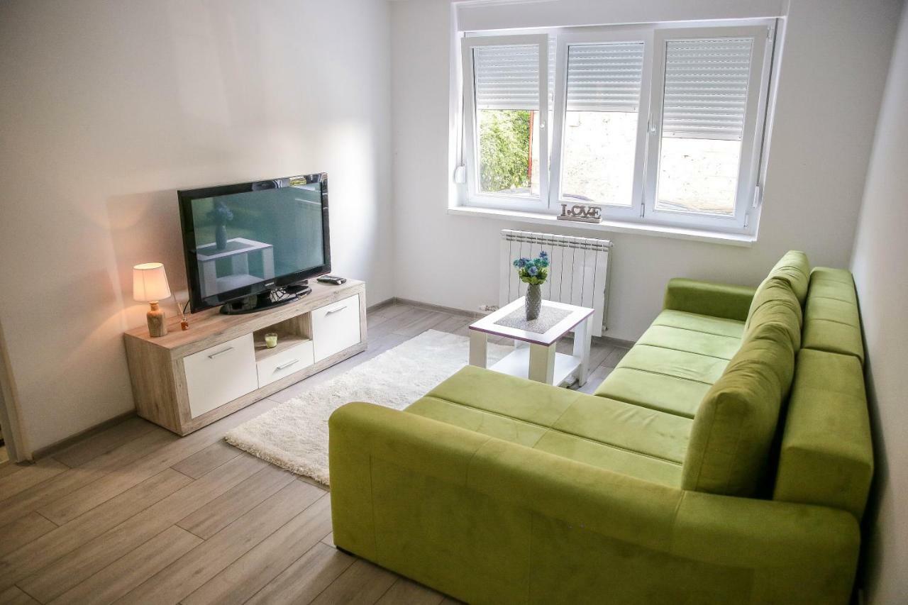 Lovely Apartment Omar Sarajevo Exterior photo